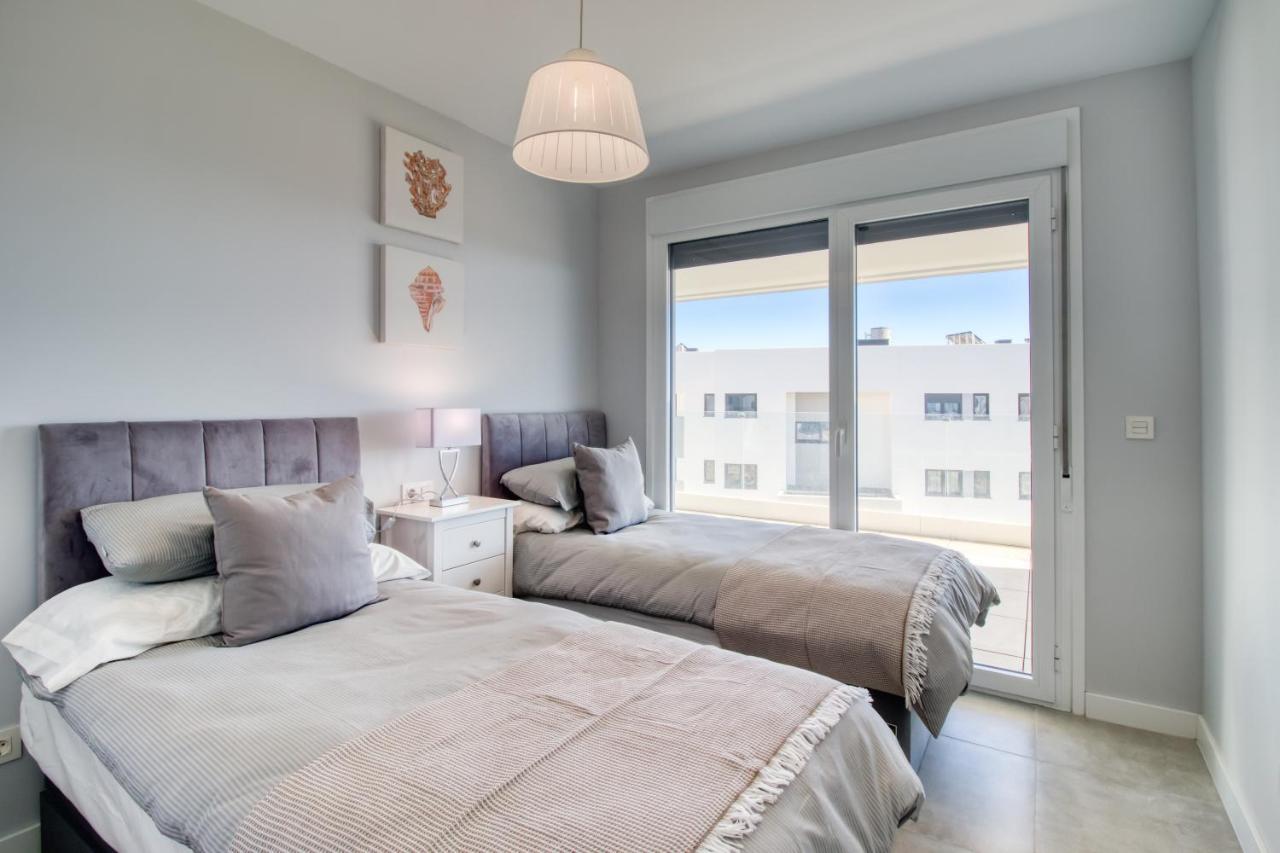 Newly Constructed 2 Bed Apartment With Sea Views Касарес Экстерьер фото