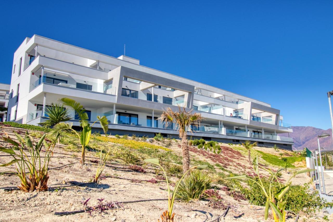 Newly Constructed 2 Bed Apartment With Sea Views Касарес Экстерьер фото